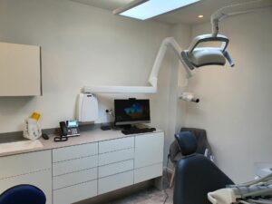 HelpIT-service-informatique-Braine-l-alleud-brabant-wallon-specialiste-cabinet-dentaire-installation-centres-de-soins-dentistes